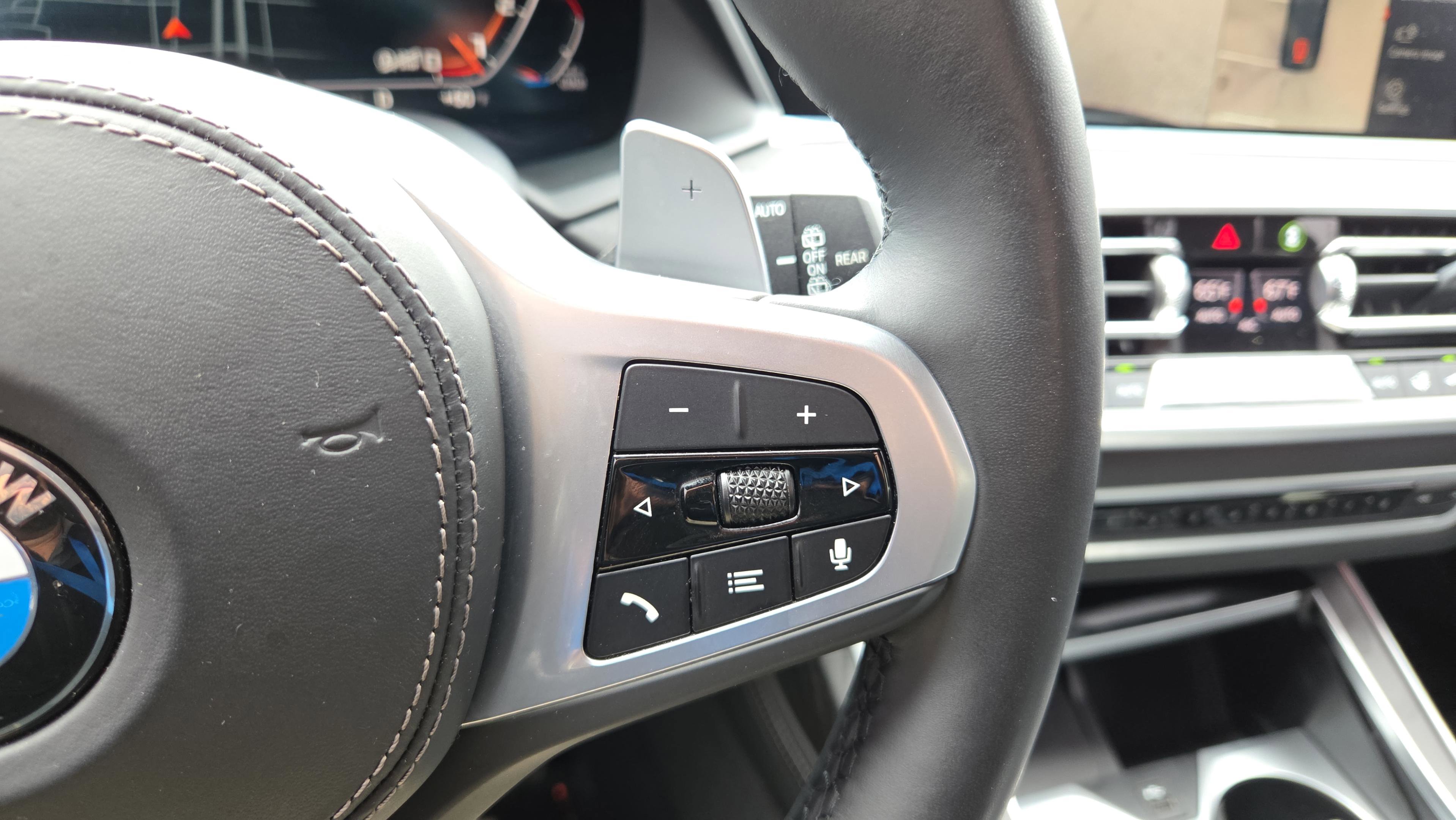 Used 2022 BMW X7 M50i w/ Luxury Seating Package image 15