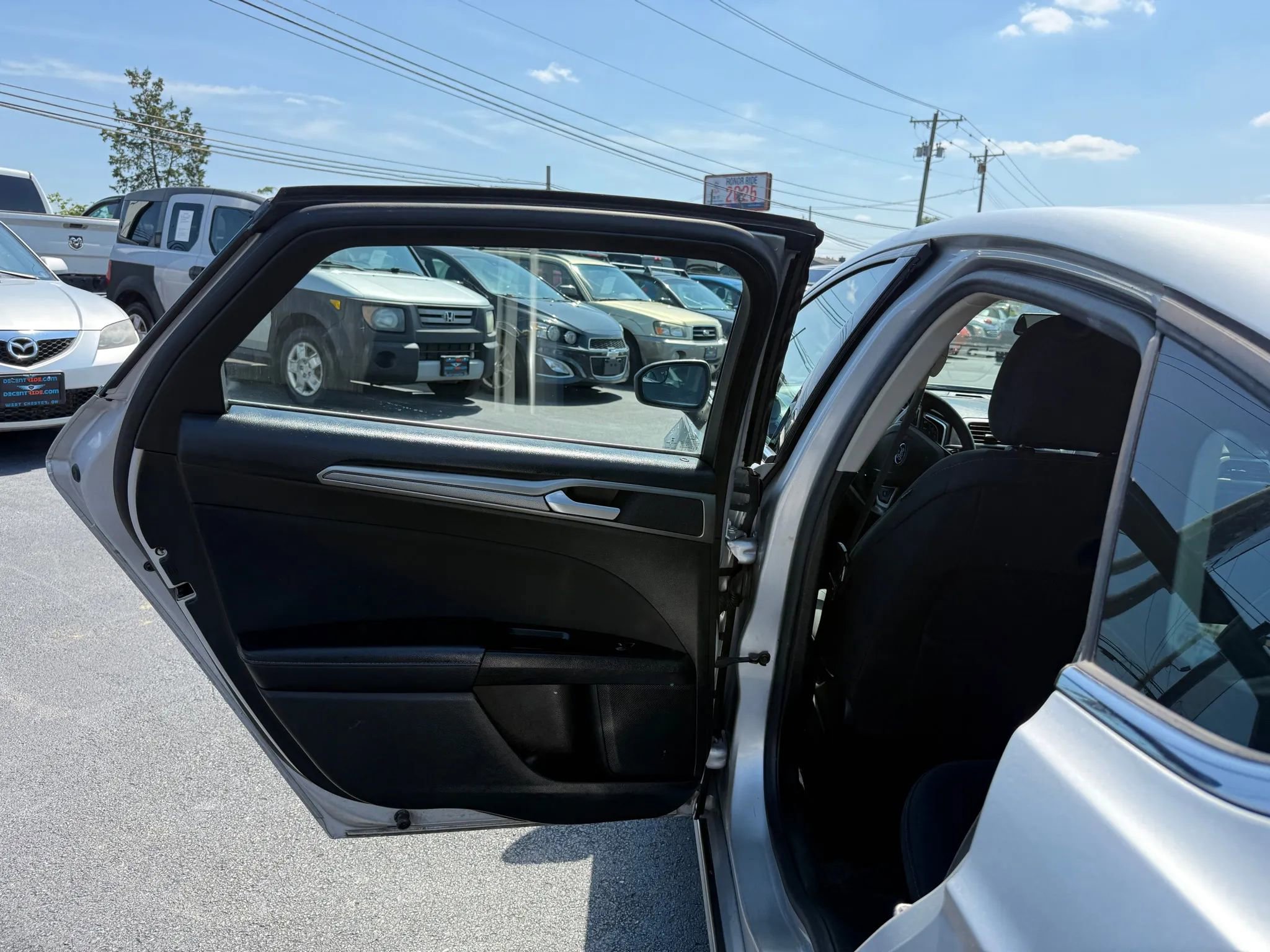 Used 2017 Ford Fusion SE w/ Fusion SE Technology Package image 34