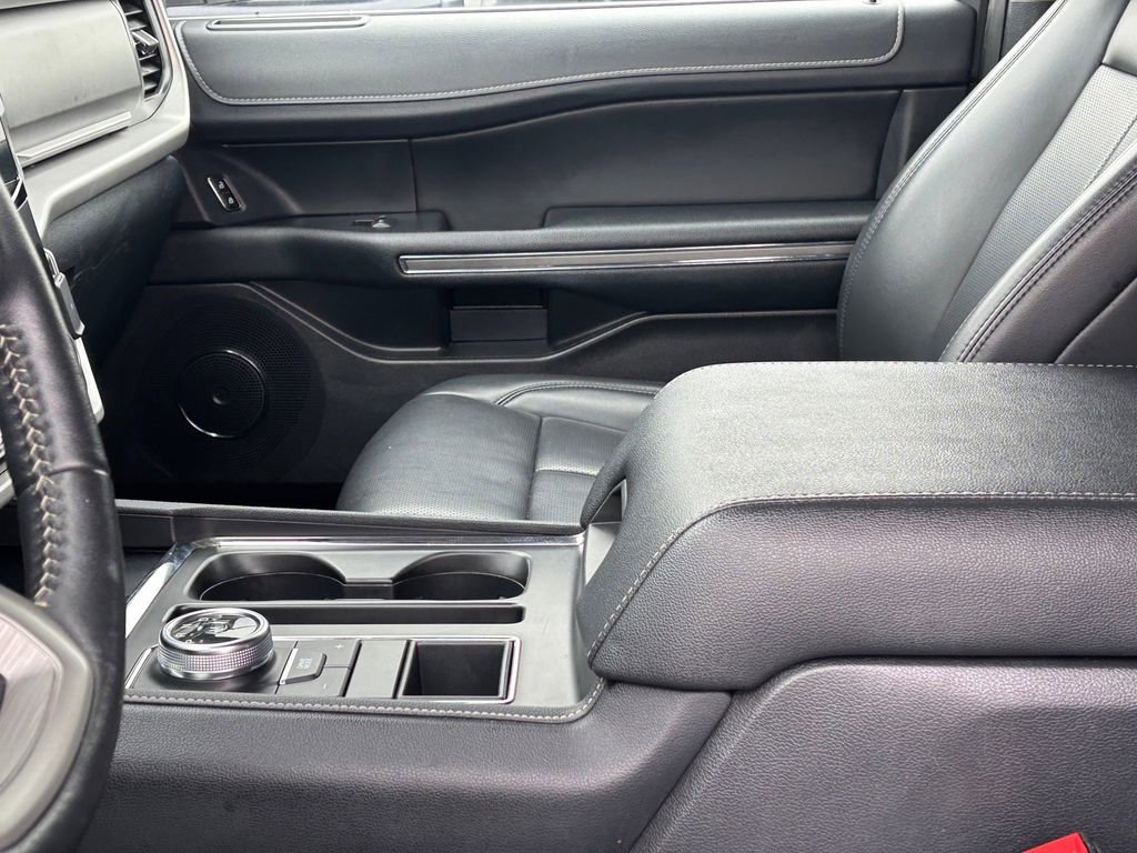 Used 2024 Ford Expedition XLT RWD image 11