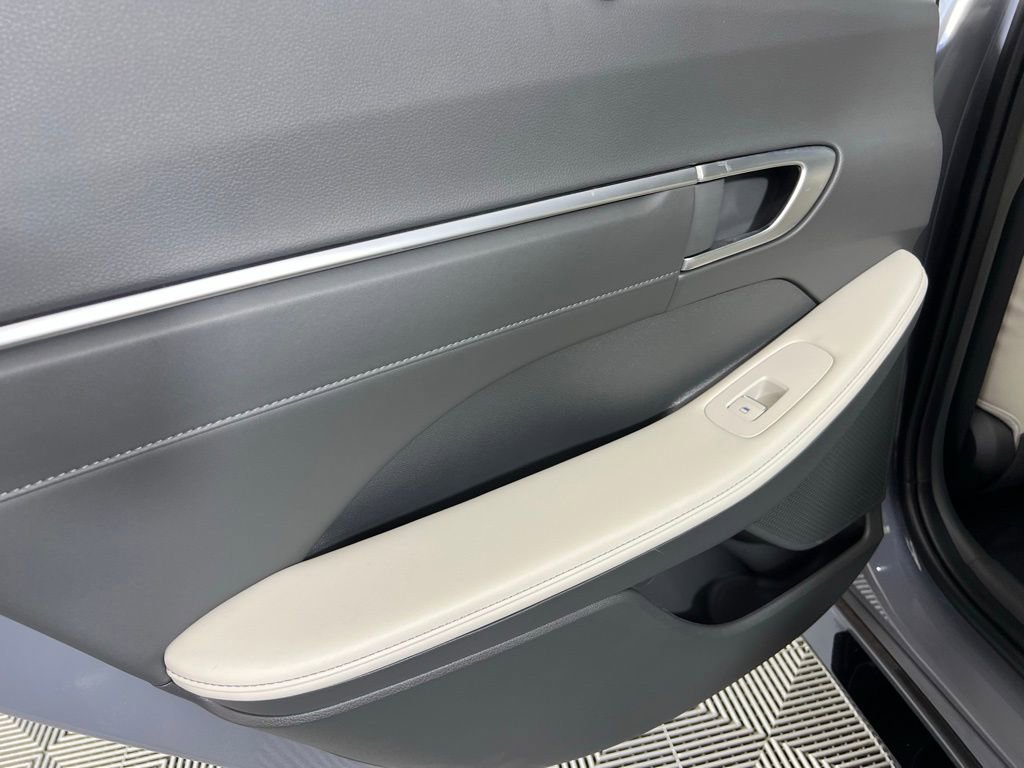 Used 2024 Hyundai Sonata Limited image 31