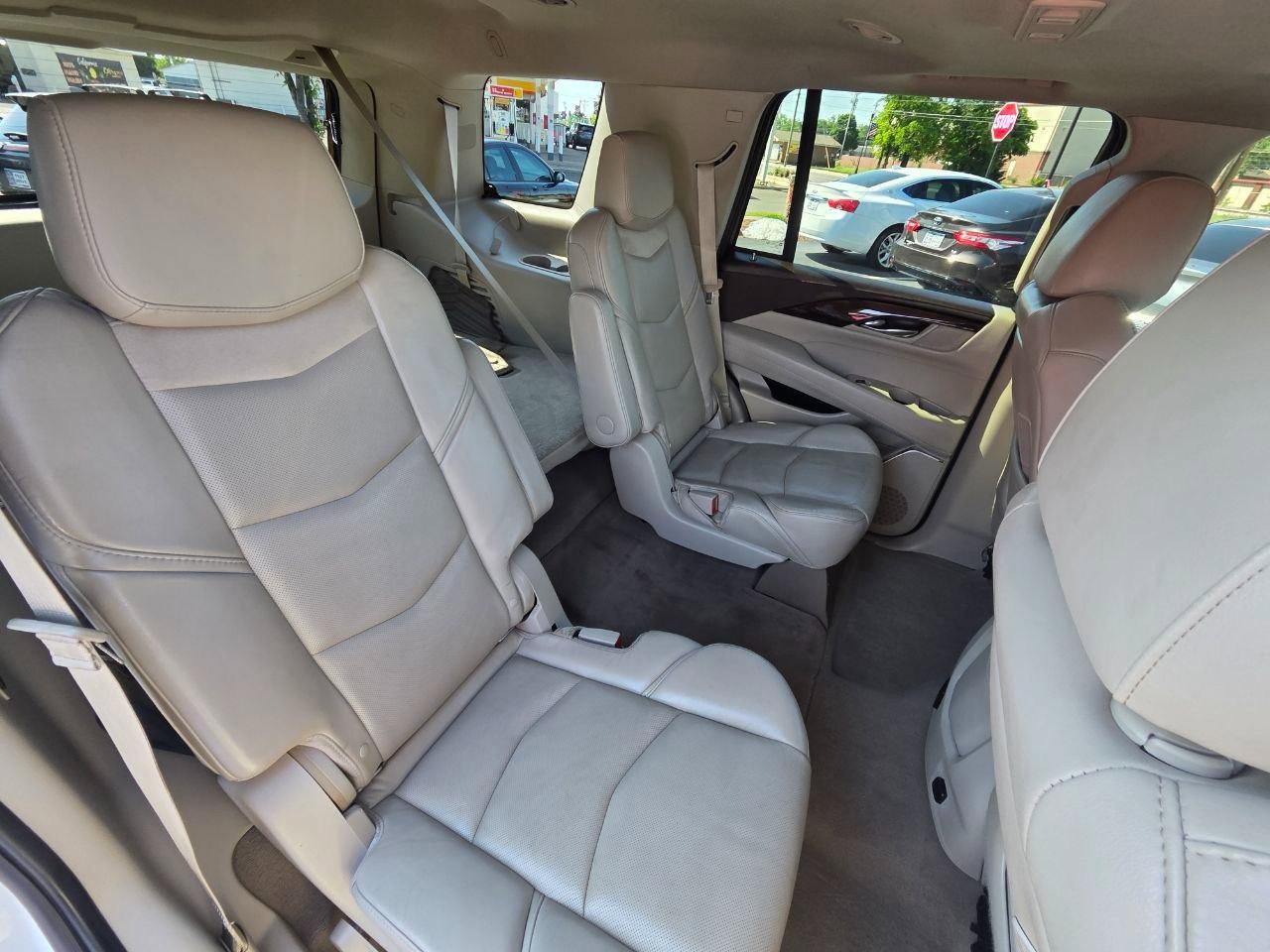 Used 2015 Cadillac Escalade Luxury RWD image 17