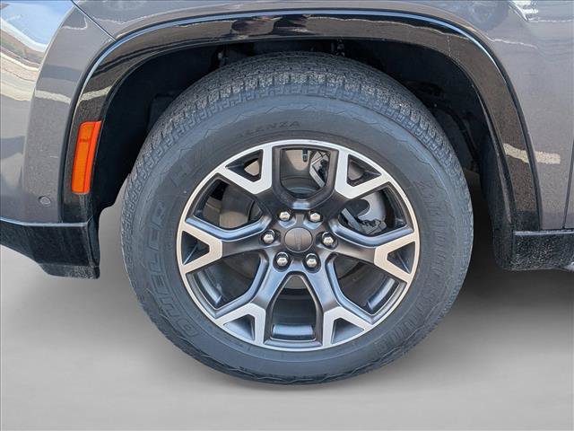 Used 2023 Jeep Wagoneer Series III w/ Preferred Equipment Group AWD/4WD image 30