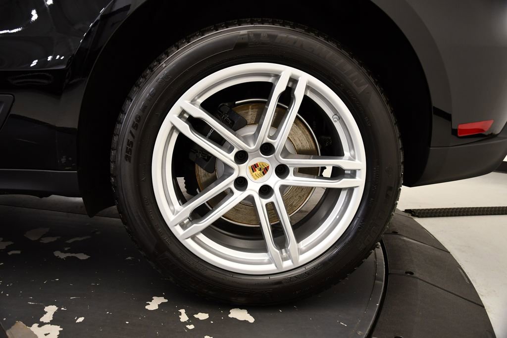 Used 2025 Porsche Macan image 16