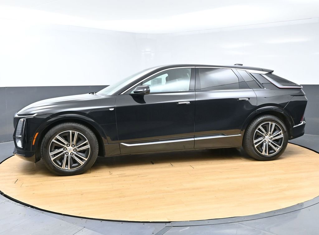 Used 2024 Cadillac Lyriq Luxury AWD/4WD image 6