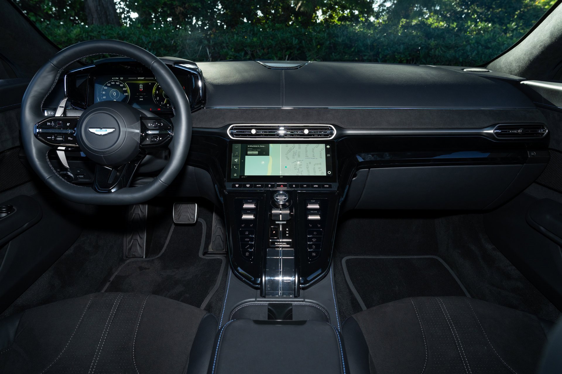 Used 2025 Aston Martin V8 Vantage Coupe image 19