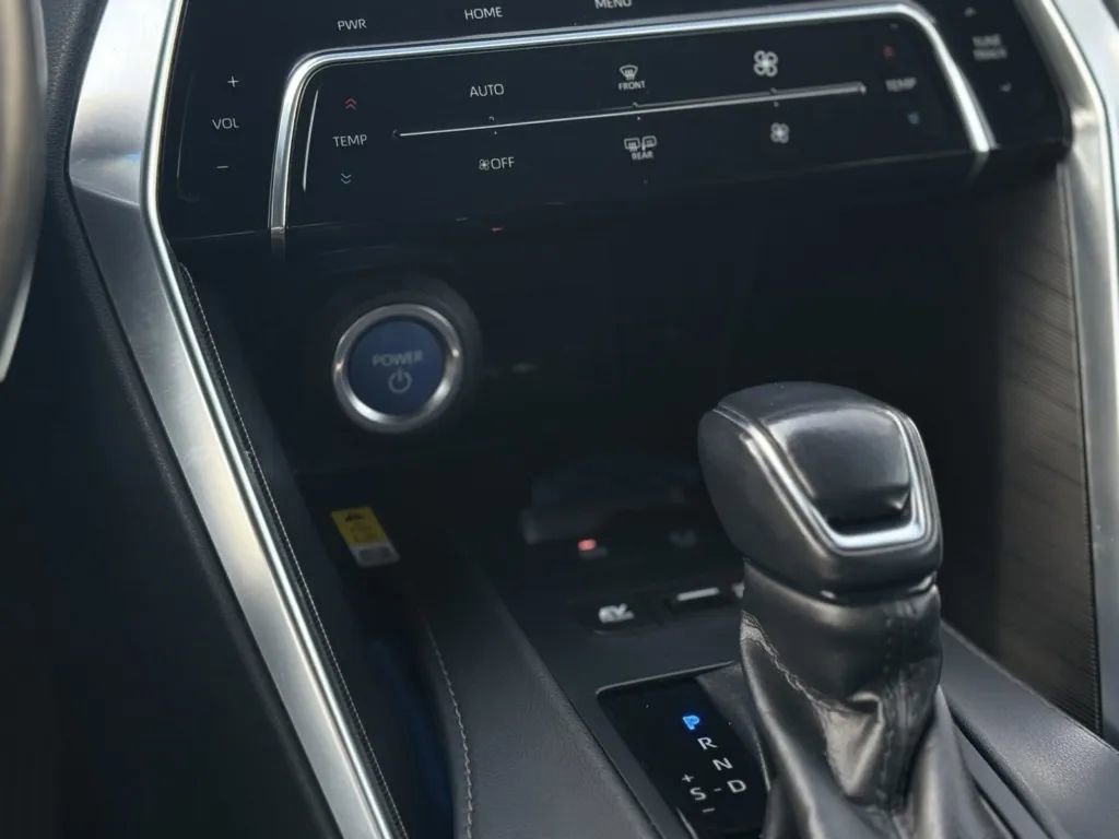 Used 2021 Toyota Venza Limited w/ Advanced Technology Package image 29