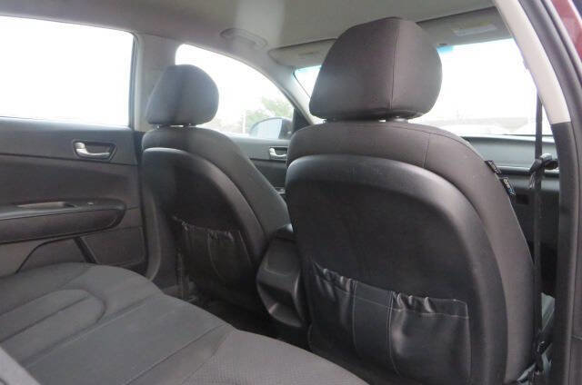 Used 2018 Kia Optima LX w/ 17" Alloy Wheels Package image 38