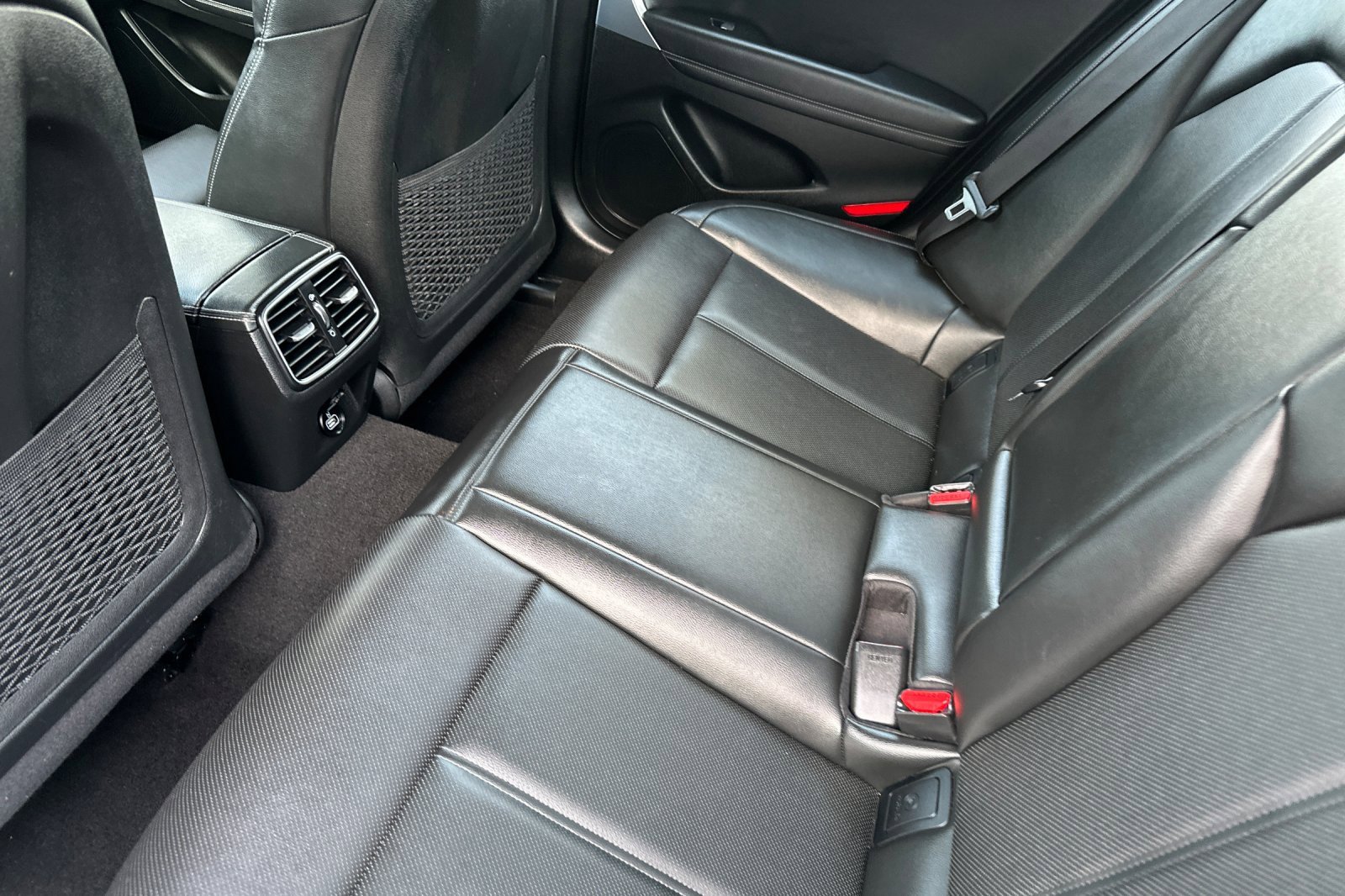 Used 2023 Genesis G70 2.0T image 13