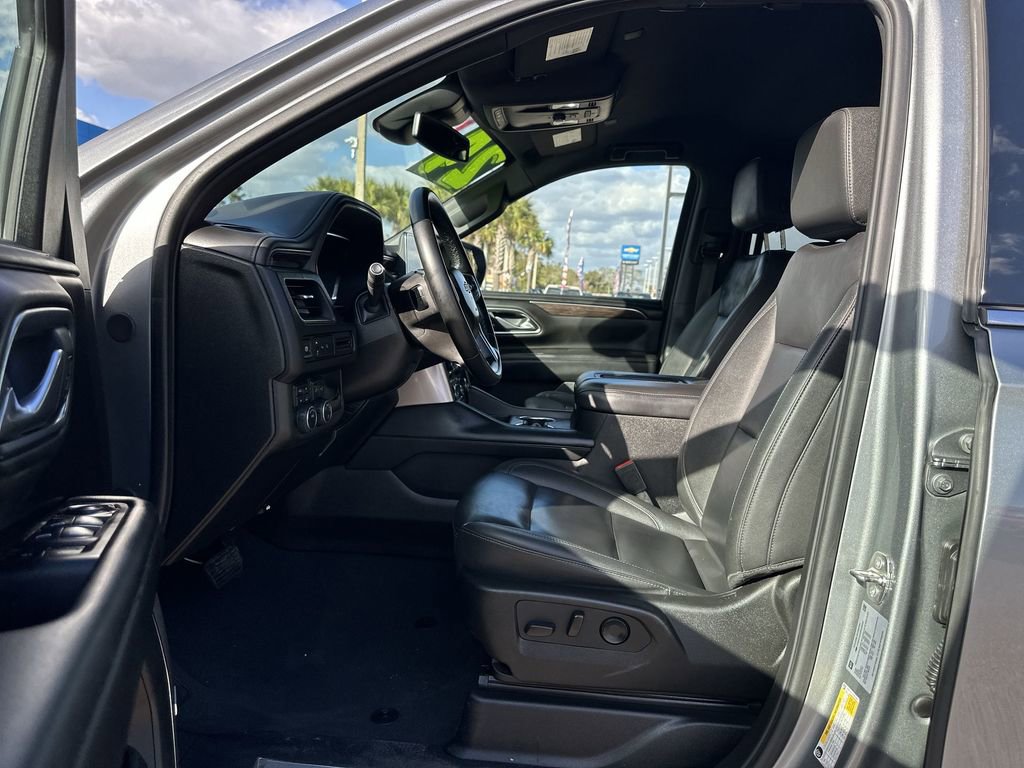 Used 2024 Chevrolet Suburban LT image 19