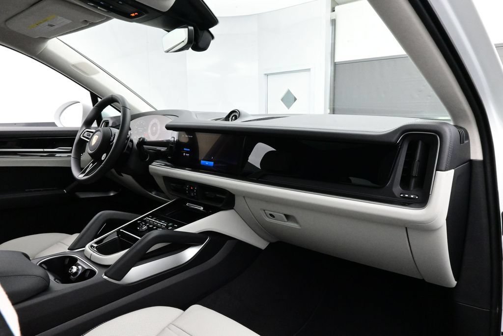 New 2026 Porsche Cayenne GTS AWD/4WD image 16