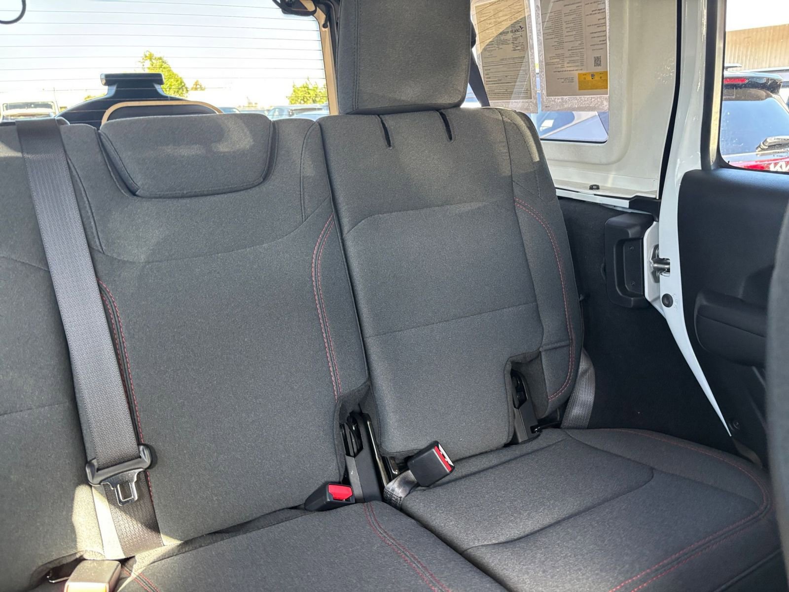 Used 2025 Jeep Wrangler Unlimited Rubicon image 36