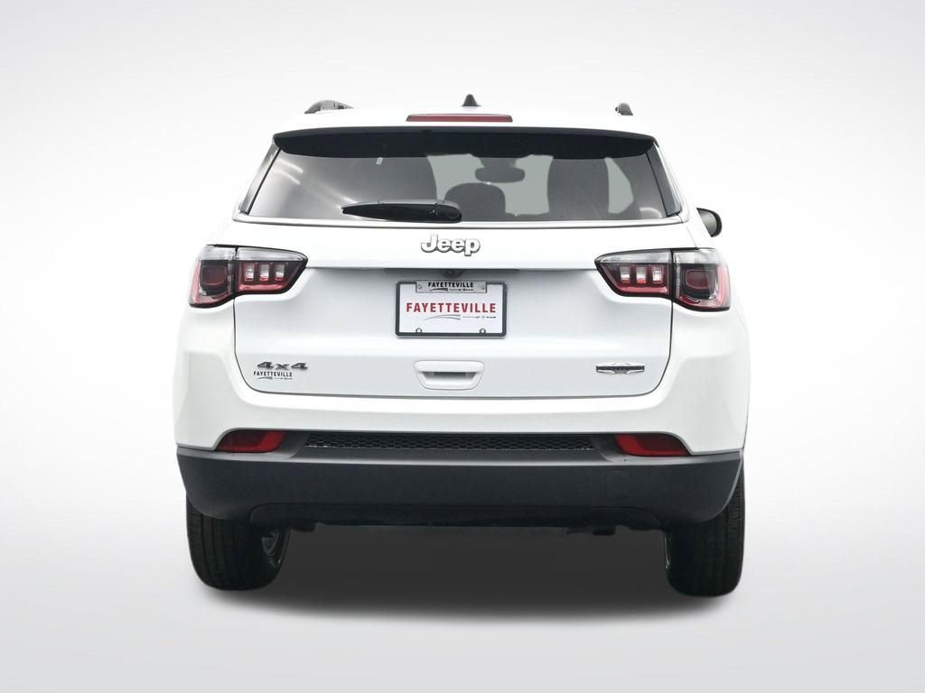 Used 2024 Jeep Compass Latitude image 7