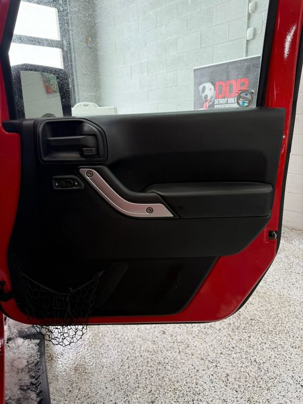 Used 2016 Jeep Wrangler Unlimited Sahara w/ Dual Top Group image 17