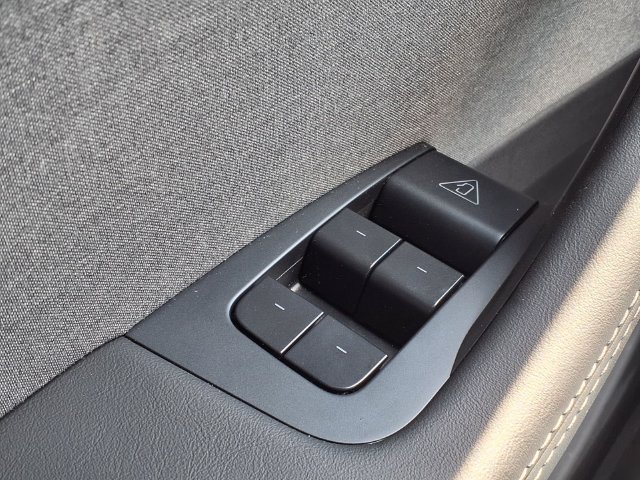 Used 2026 Tesla Model Y 2WD image 17