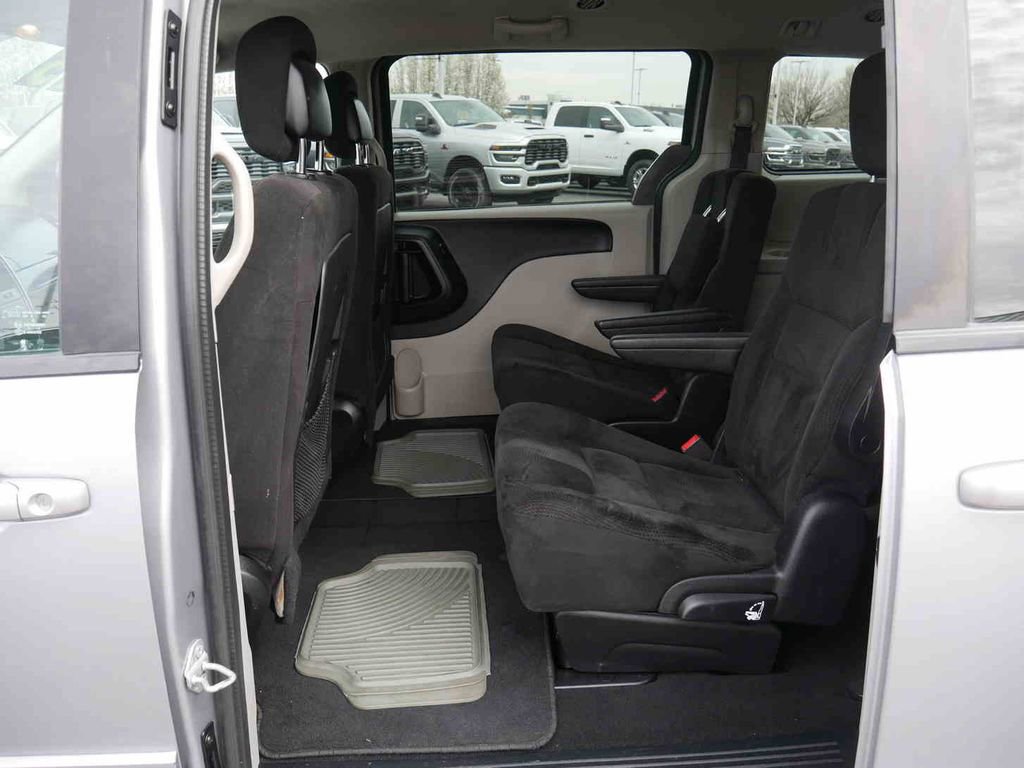 Used 2015 Dodge Grand Caravan SXT image 13