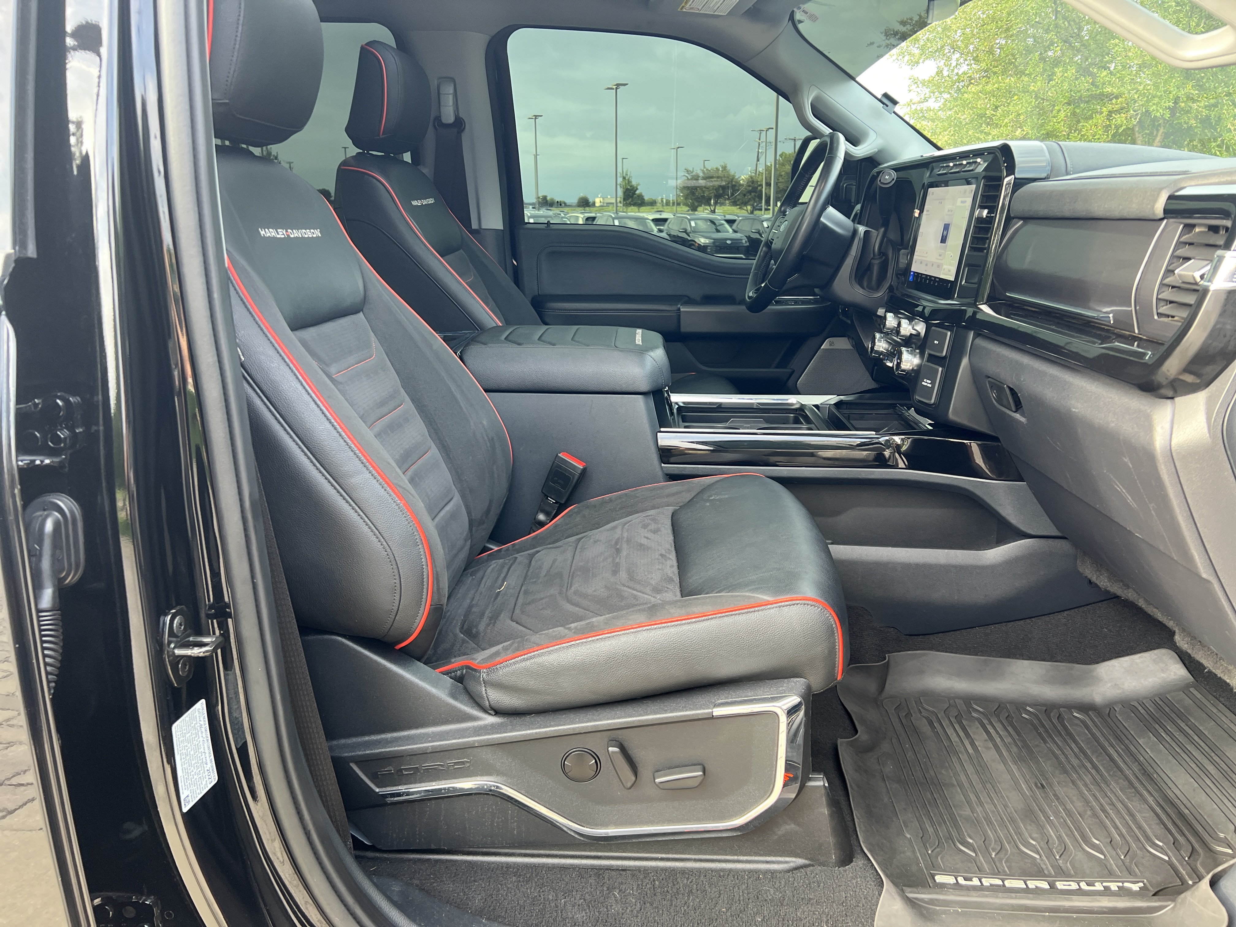 Used 2023 Ford F250 Lariat w/ Lariat Ultimate Package AWD/4WD image 29