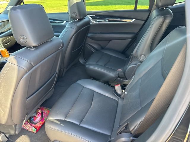 Used 2022 Cadillac XT6 Premium Luxury w/ Technology Package FWD image 9