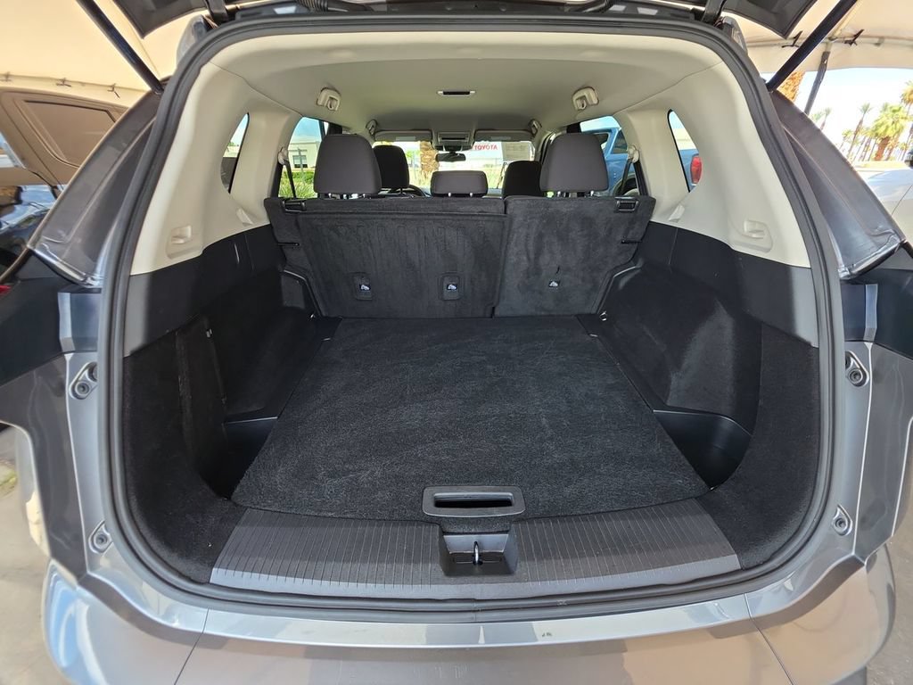 Used 2024 Nissan Rogue S FWD image 27