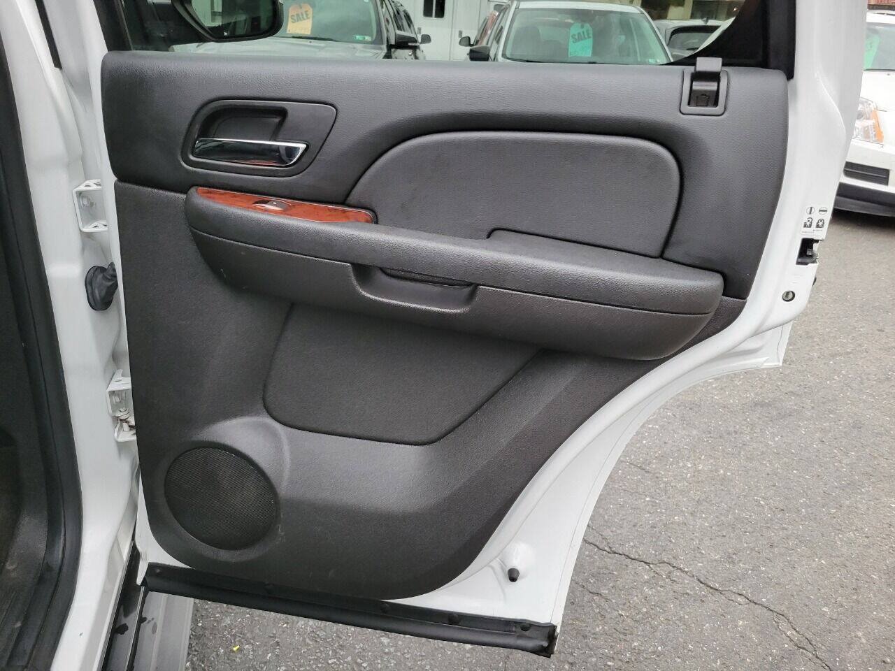 Used 2014 GMC Yukon SLT AWD/4WD image 32