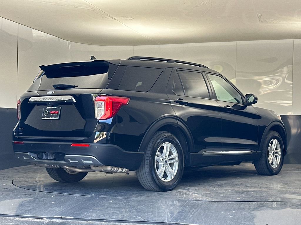 Used 2023 Ford Explorer XLT w/ Equipment Group 202A image 3