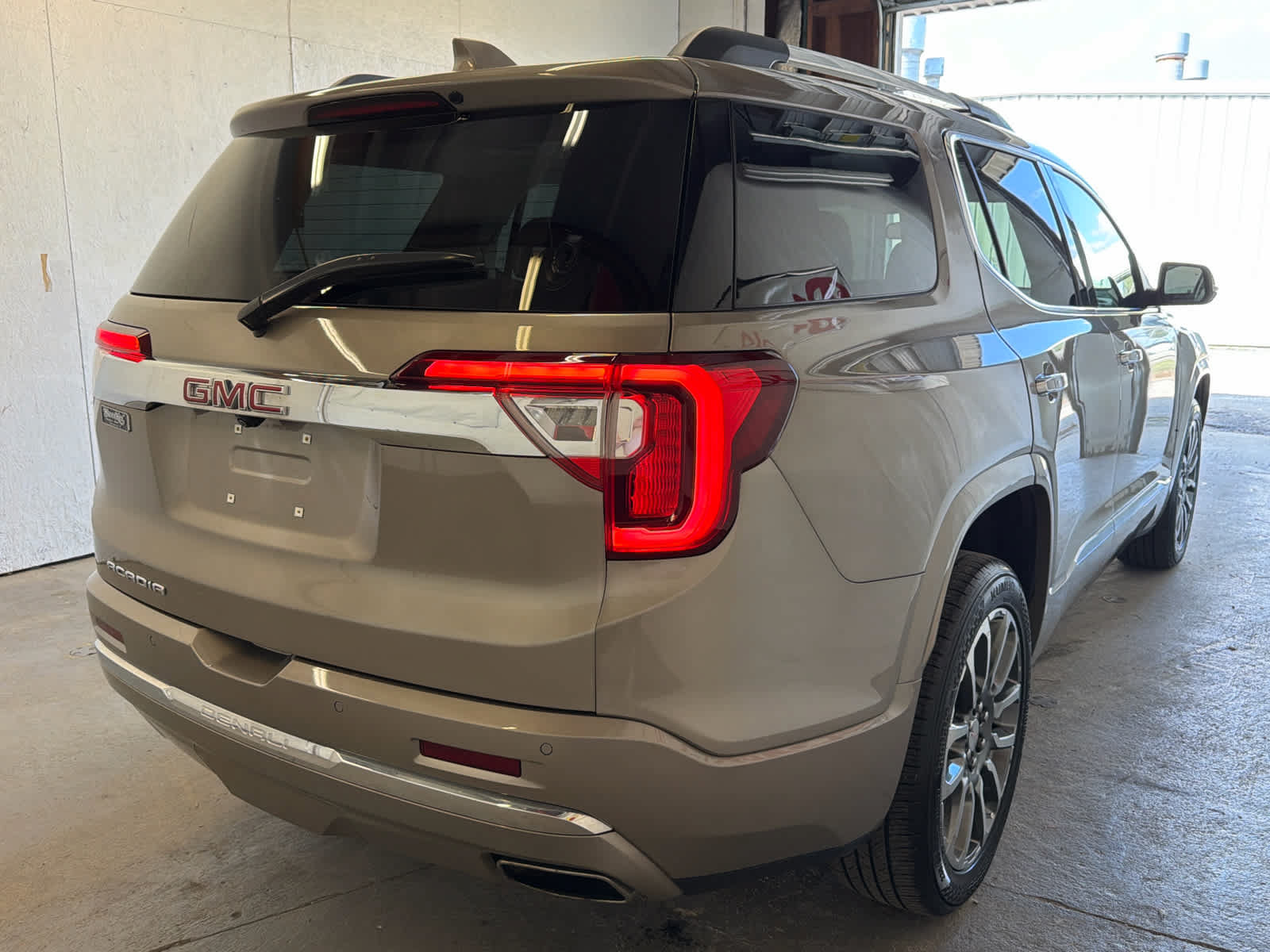 Used 2022 GMC Acadia Denali w/ LPO, Floor Liner Package FWD image 5