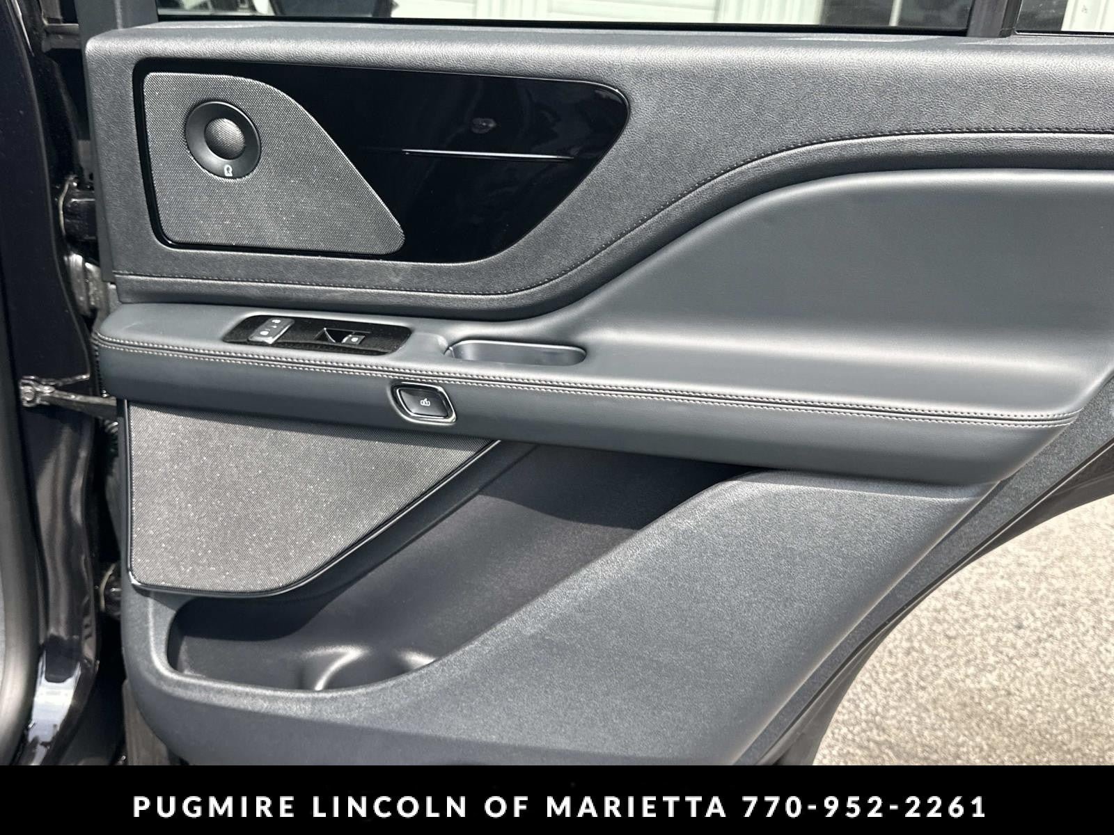 New 2026 Lincoln Aviator Reserve w/ Jet Appearance Package RWD image 16