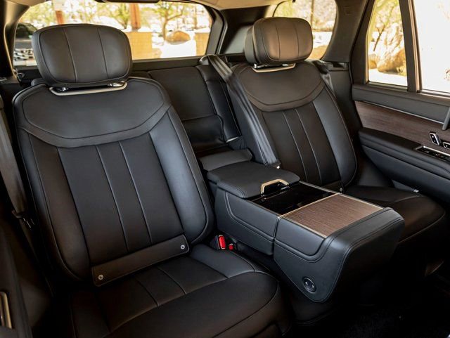 Used 2025 Land Rover Range Rover Autobiography image 27