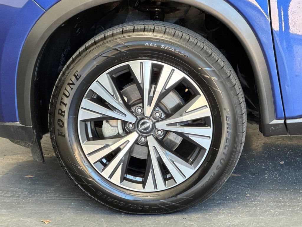 Used 2023 Nissan Rogue SV image 24