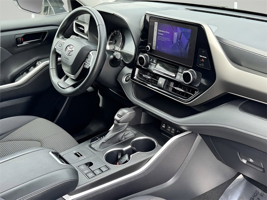 Used 2024 Toyota Highlander LE image 6