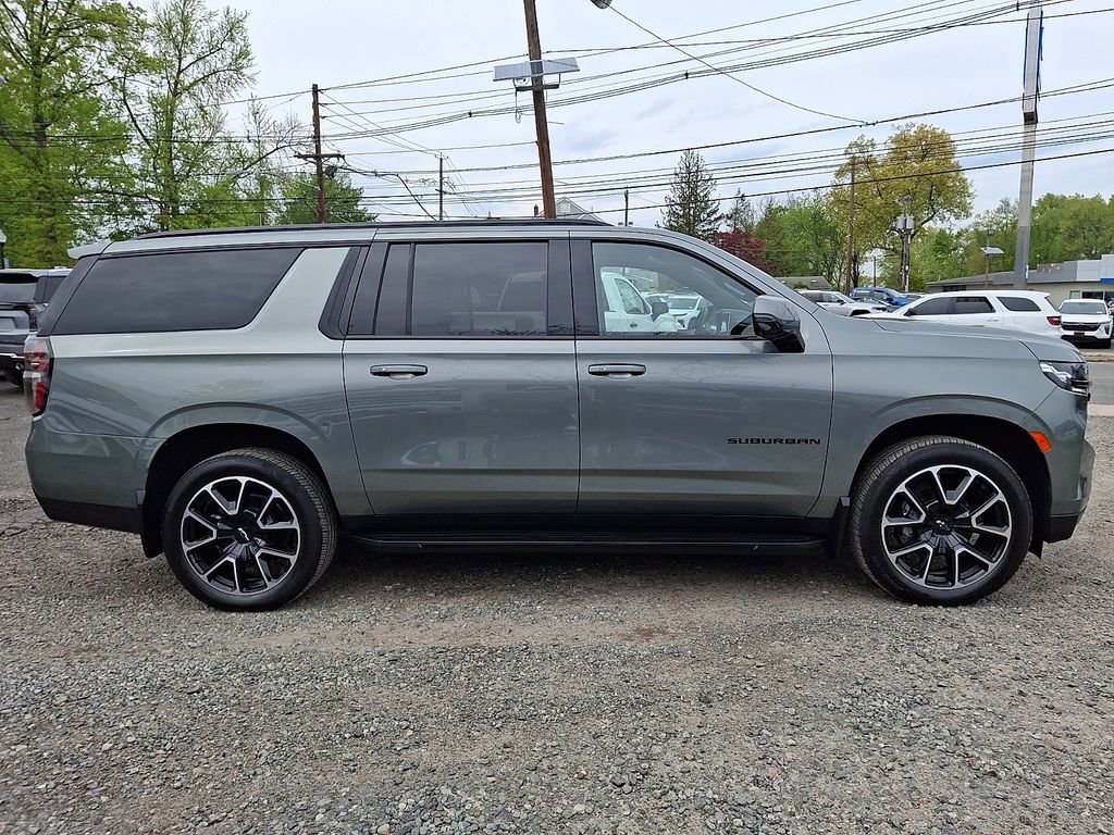 Used 2024 Chevrolet Suburban RST w/ Luxury Package AWD/4WD image 9