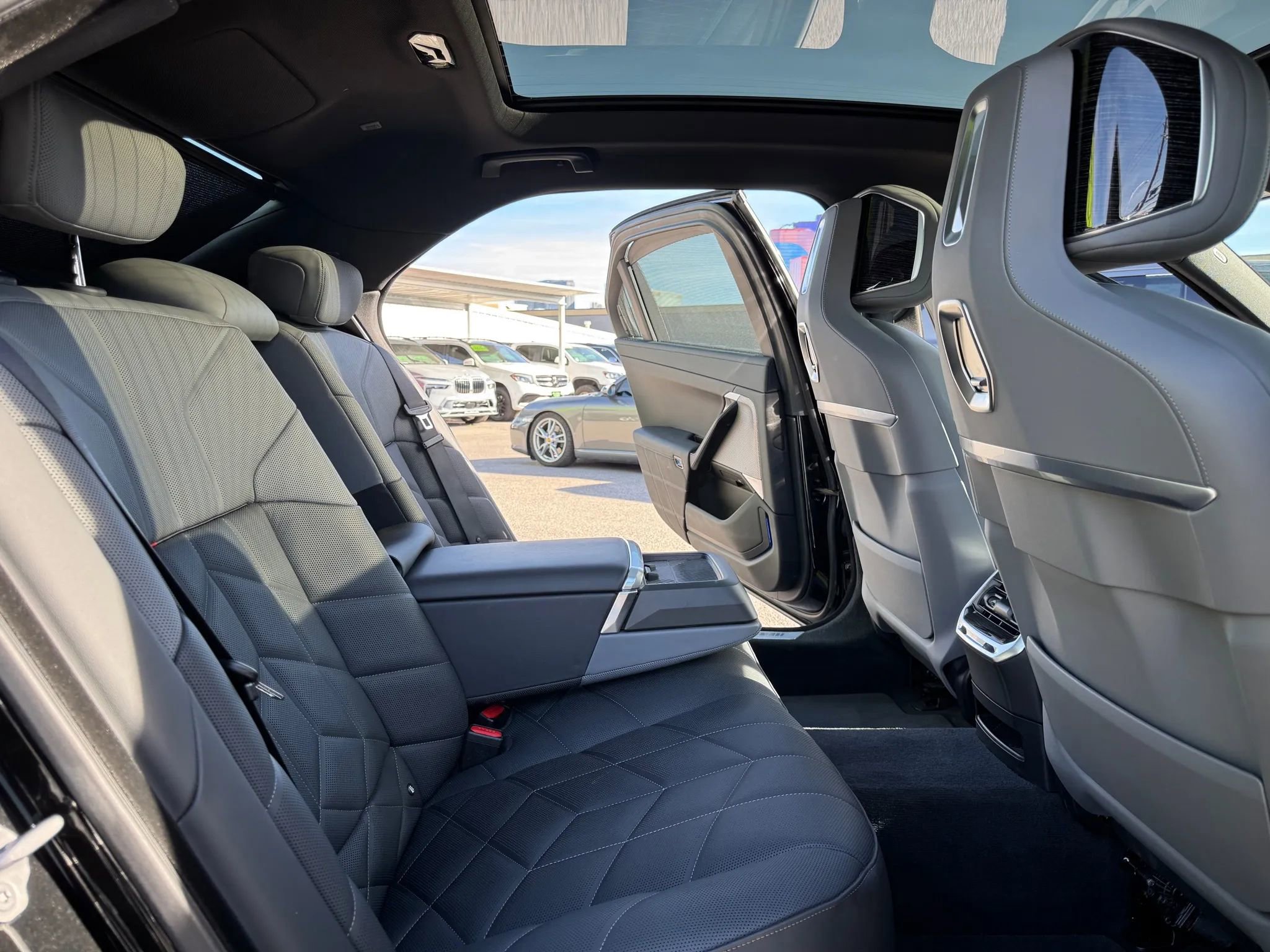 Used 2025 BMW 740i xDrive image 17