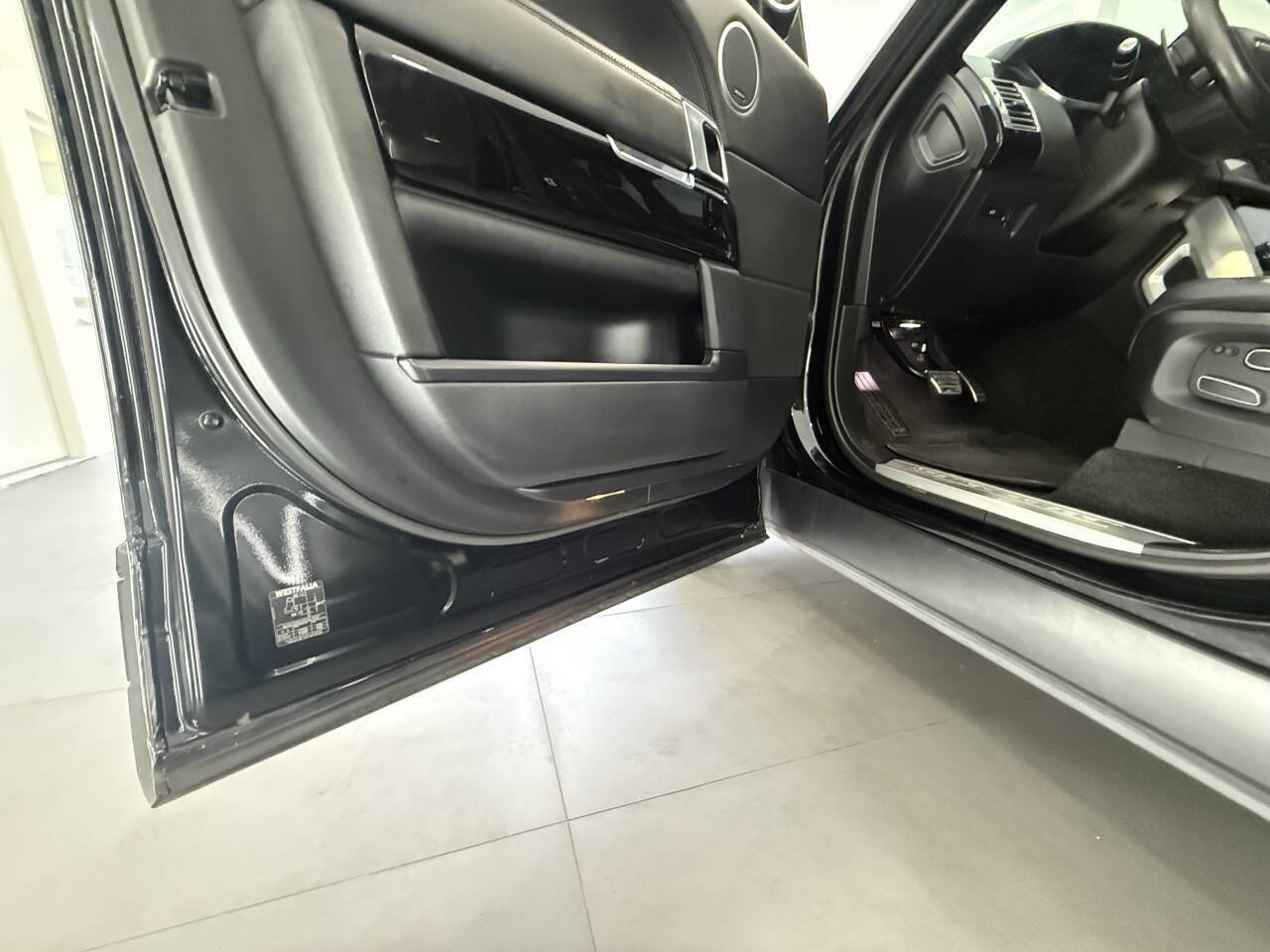 Used 2014 Land Rover Range Rover Supercharged AWD/4WD image 28