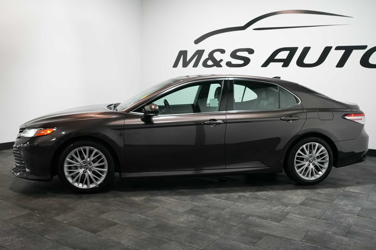 Used 2019 Toyota Camry XLE FWD image 3