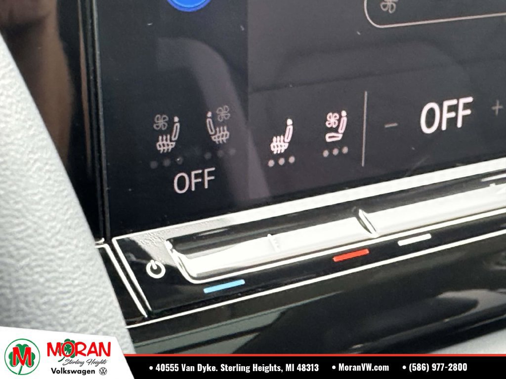 Certified 2025 Volkswagen Atlas Peak Edition SE AWD/4WD image 30