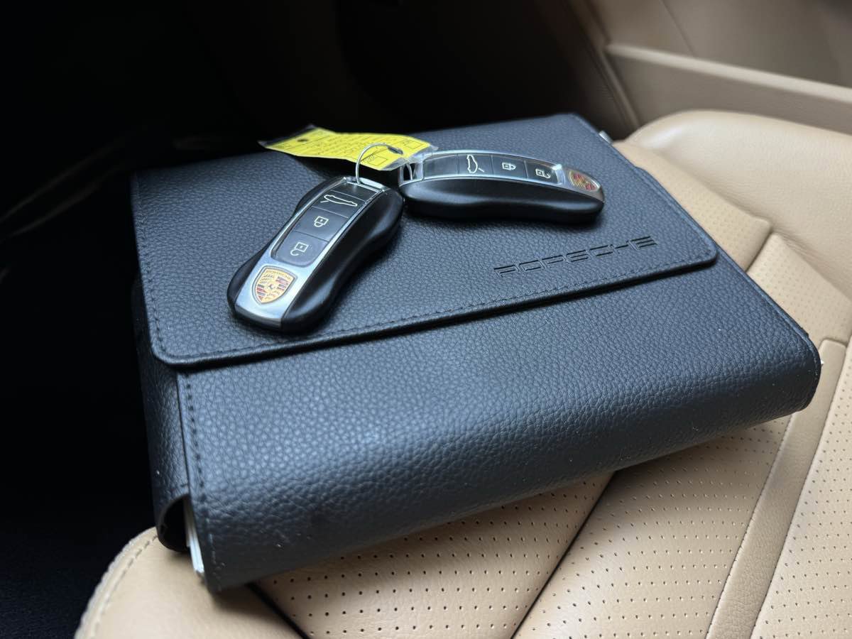Used 2020 Porsche Panamera image 31