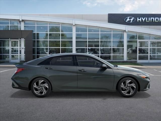 Used 2025 Hyundai Elantra SEL image 7