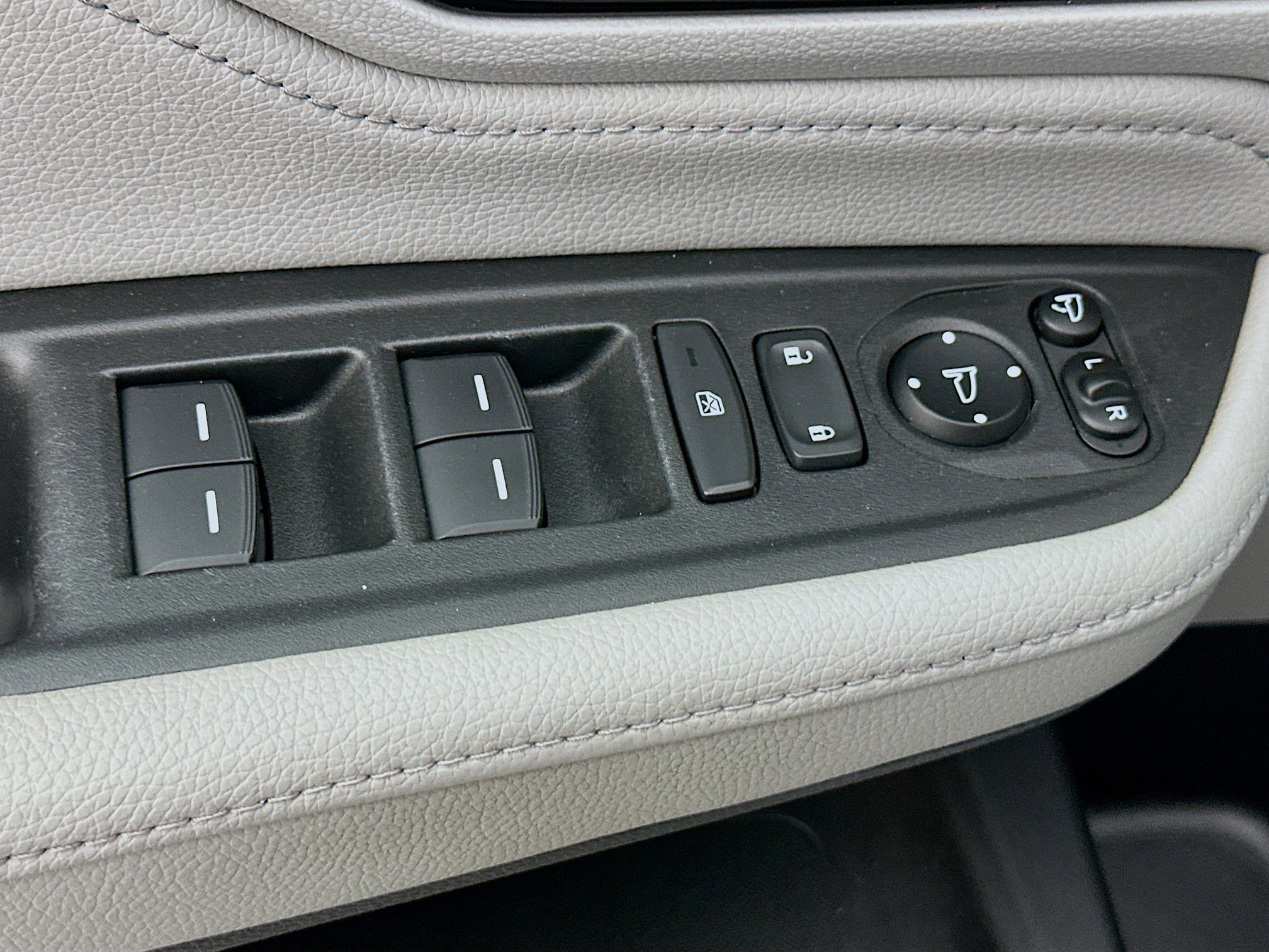 Used 2018 Honda Odyssey Elite image 15