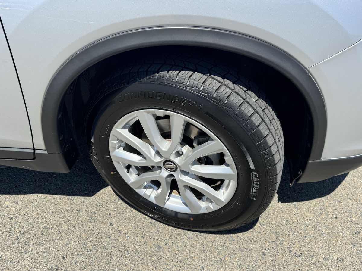 Used 2019 Nissan Rogue SV FWD image 37