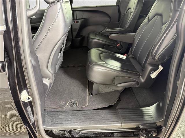Used 2025 Chrysler Pacifica Select FWD image 20