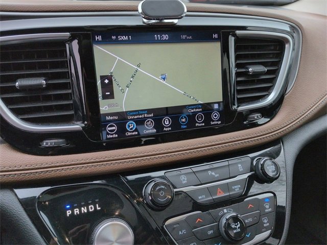 Used 2019 Chrysler Pacifica Limited w/ Tire & Wheel Group image 18