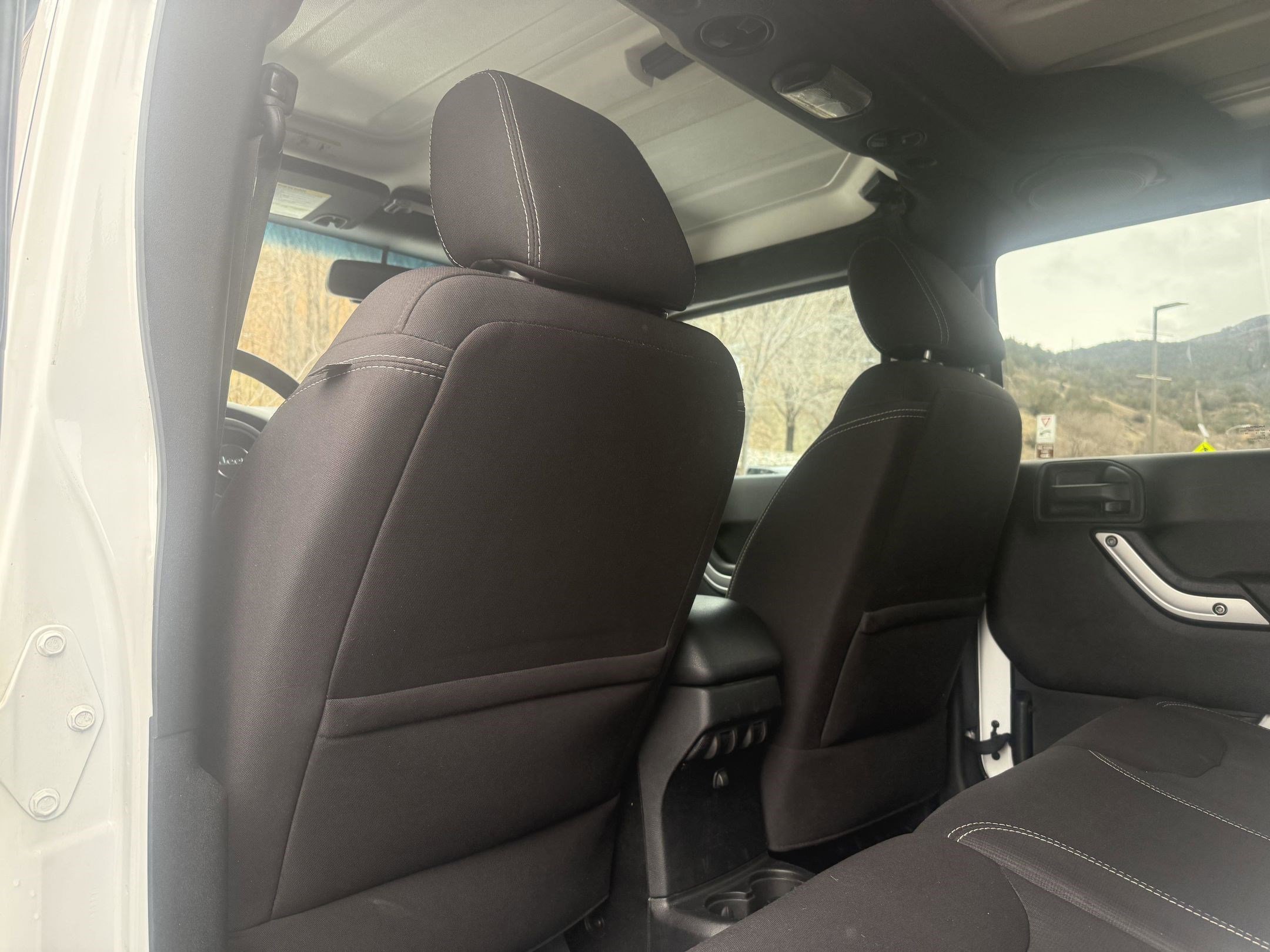 Used 2013 Jeep Wrangler Unlimited Sahara image 30