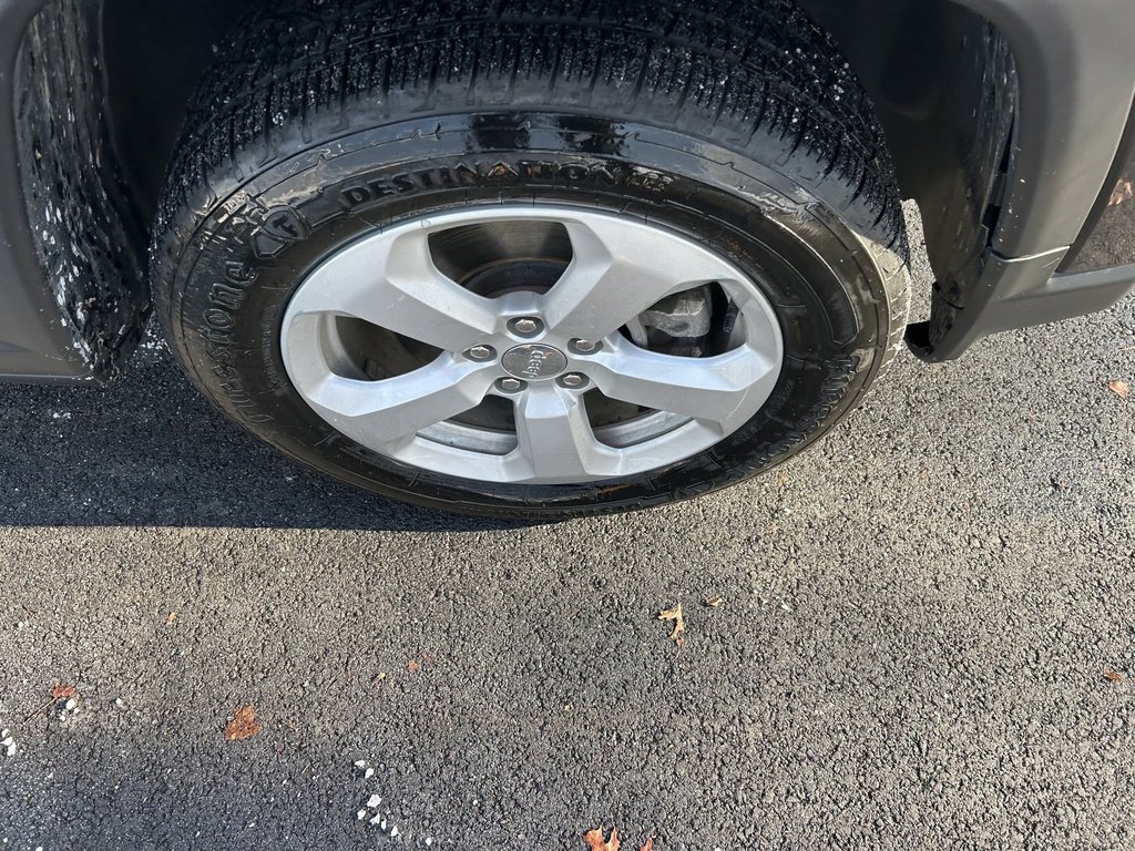 Used 2021 Jeep Compass Latitude w/ Sun and Sound Group image 15