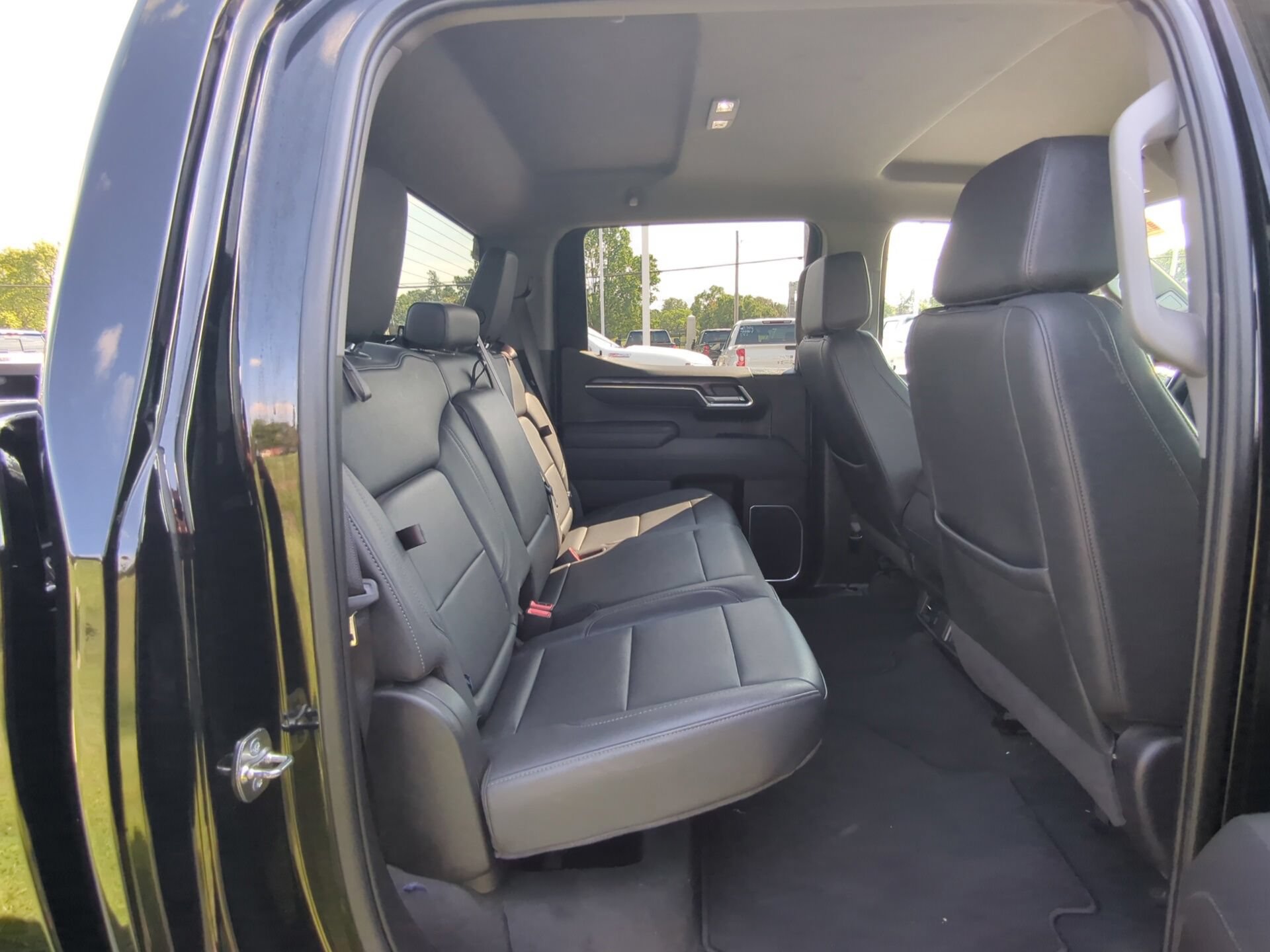 Used 2025 GMC Sierra 1500 SLT AWD/4WD image 9