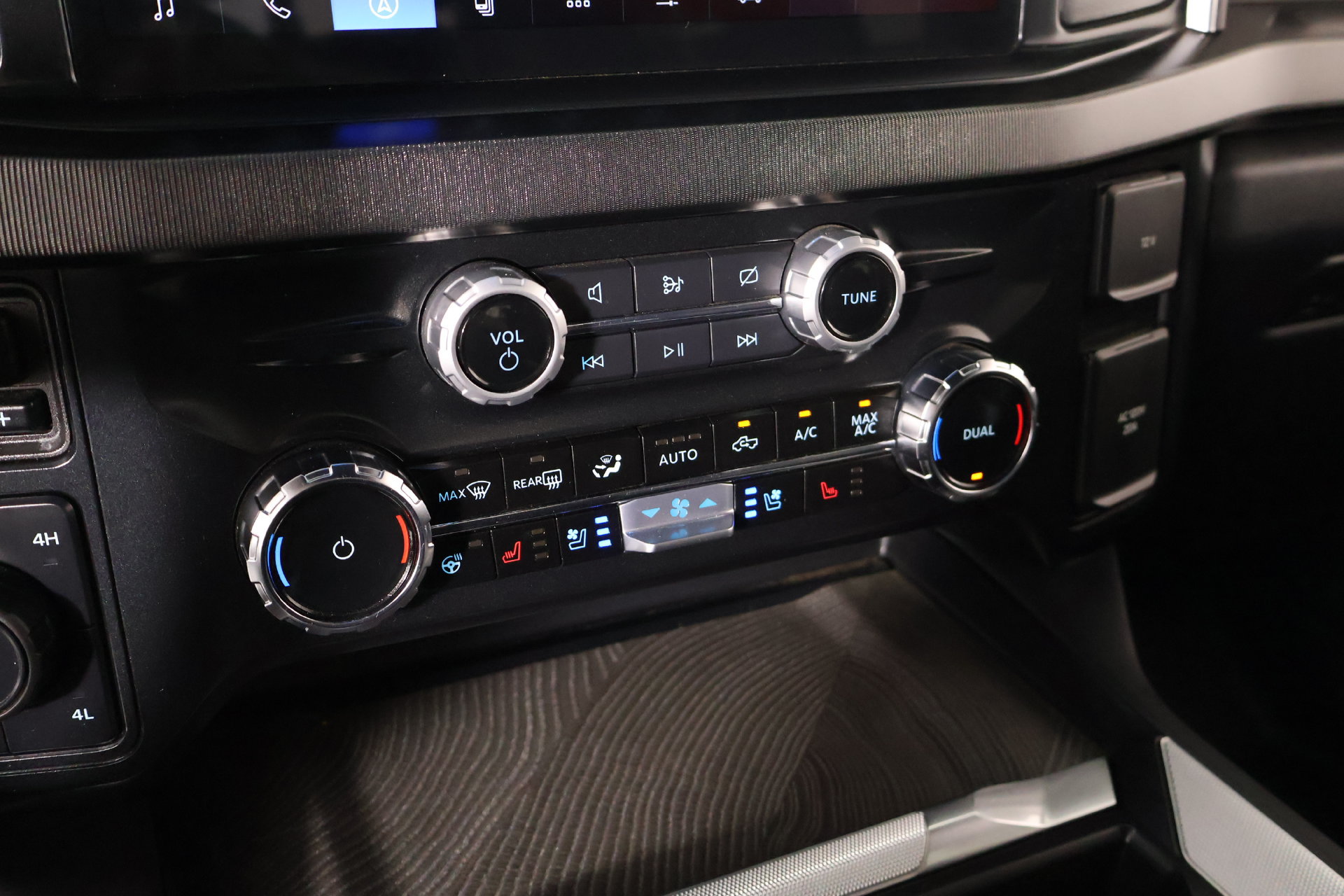 Used 2024 Ford F250 Platinum AWD/4WD image 8