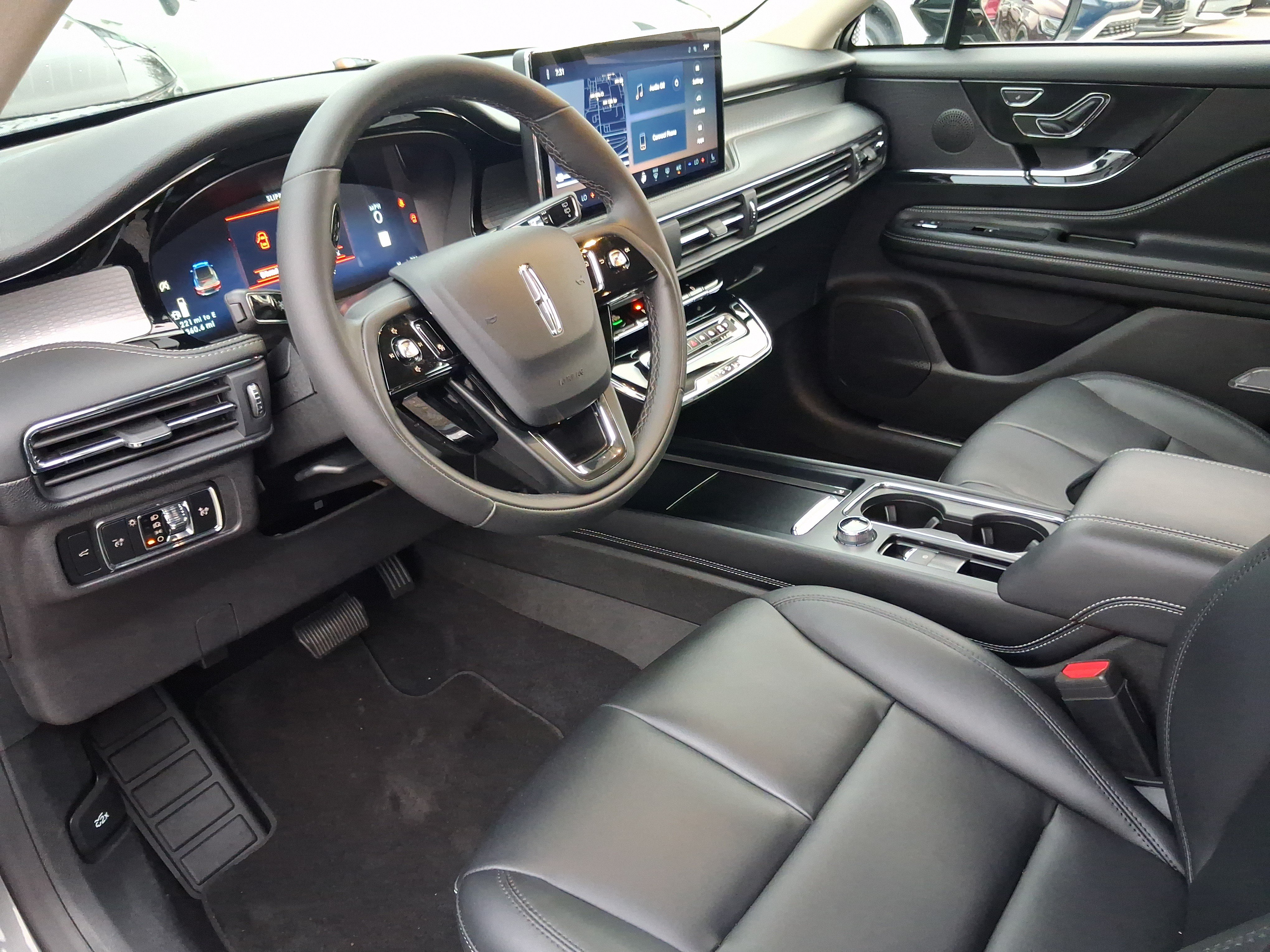 Certified 2024 Lincoln Corsair FWD image 11