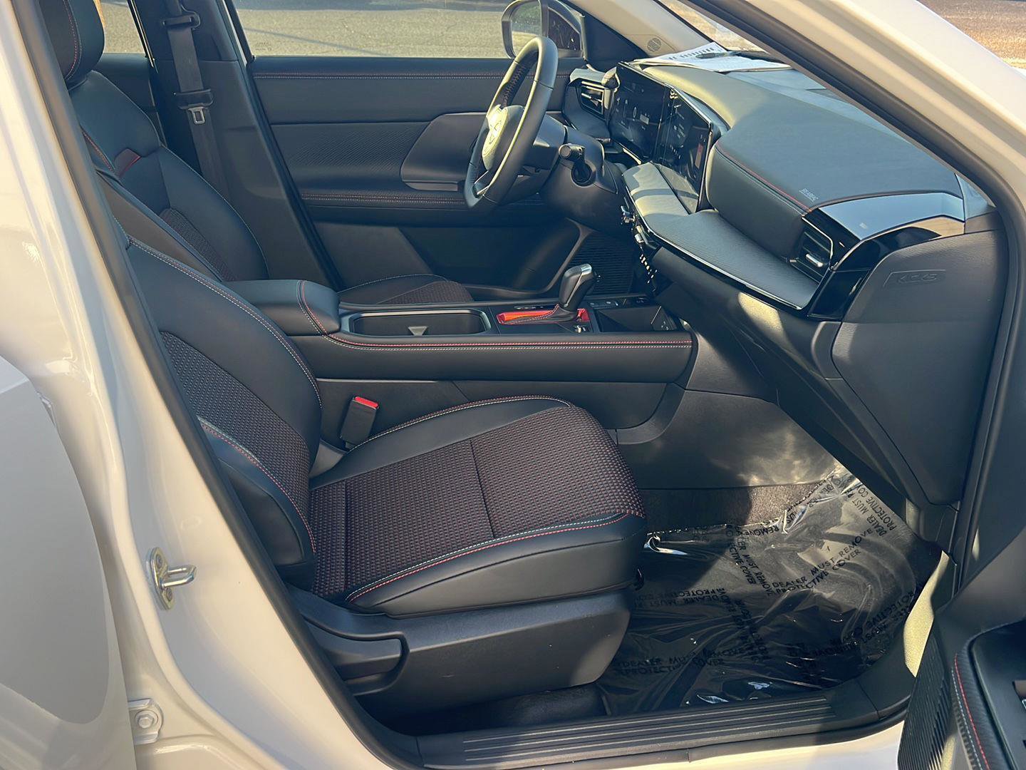 Used 2026 Nissan Kicks SR image 13