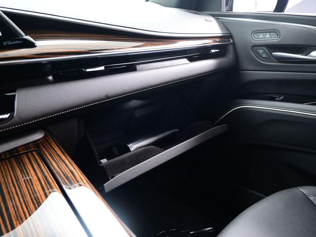 Used 2023 Cadillac Escalade ESV Luxury image 31