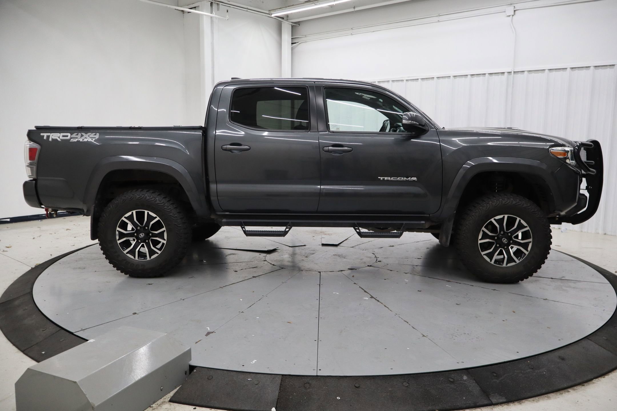 Used 2021 Toyota Tacoma TRD Sport image 2