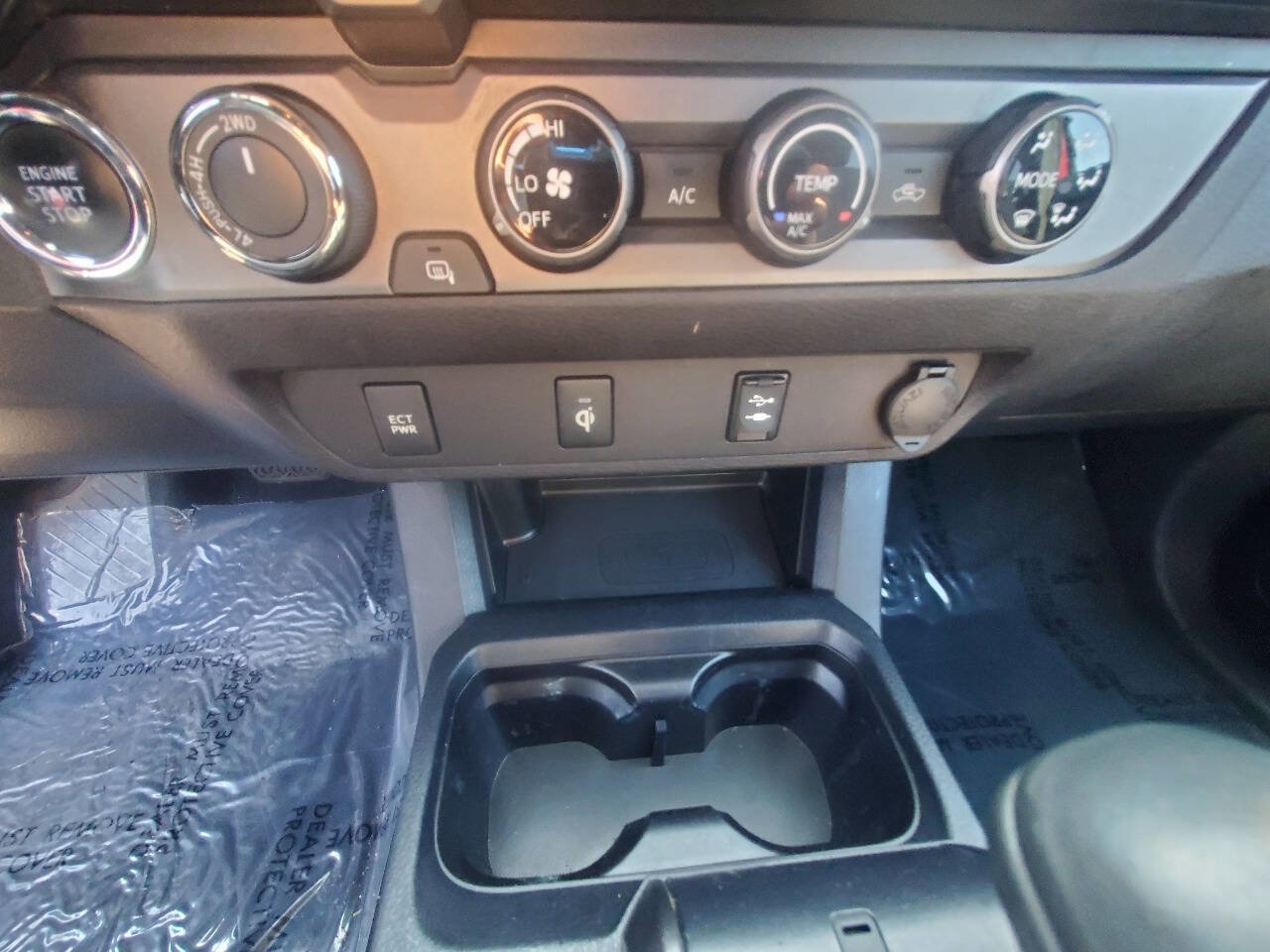 Used 2017 Toyota Tacoma TRD Sport w/ Exterior Package image 17