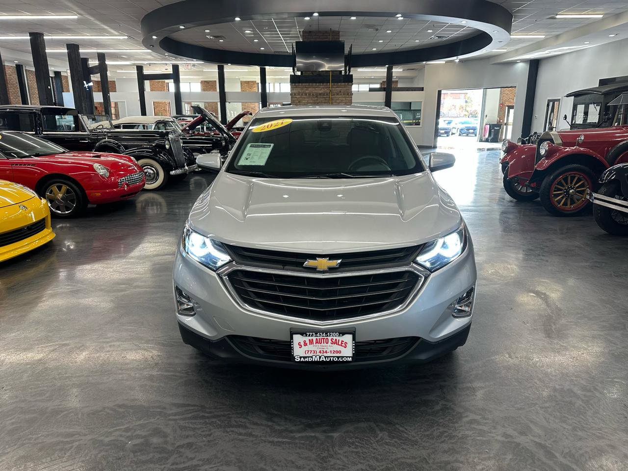 Used 2021 Chevrolet Equinox LT image 2